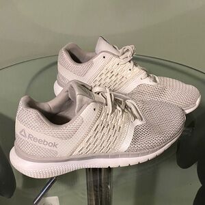 Reebok Women's Sneakers in Light Gray and White